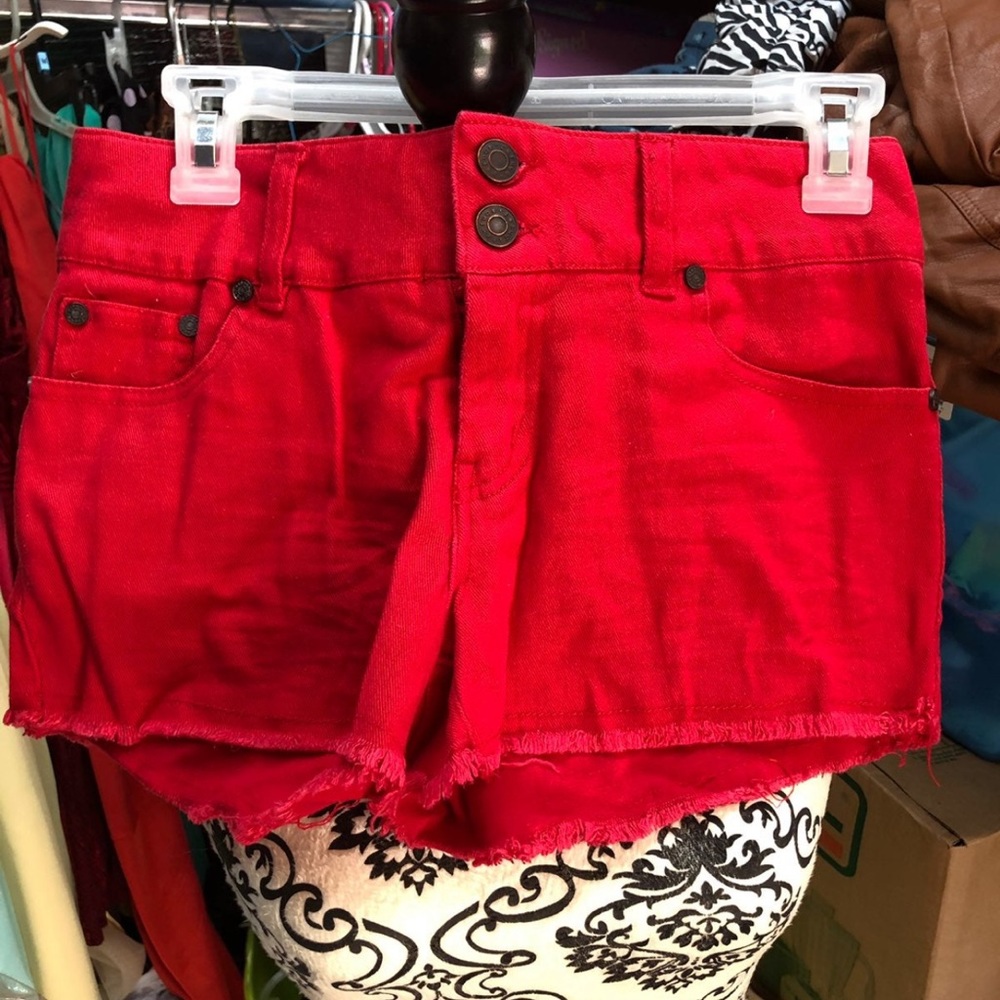 Red Refuge shorts‎ size 4